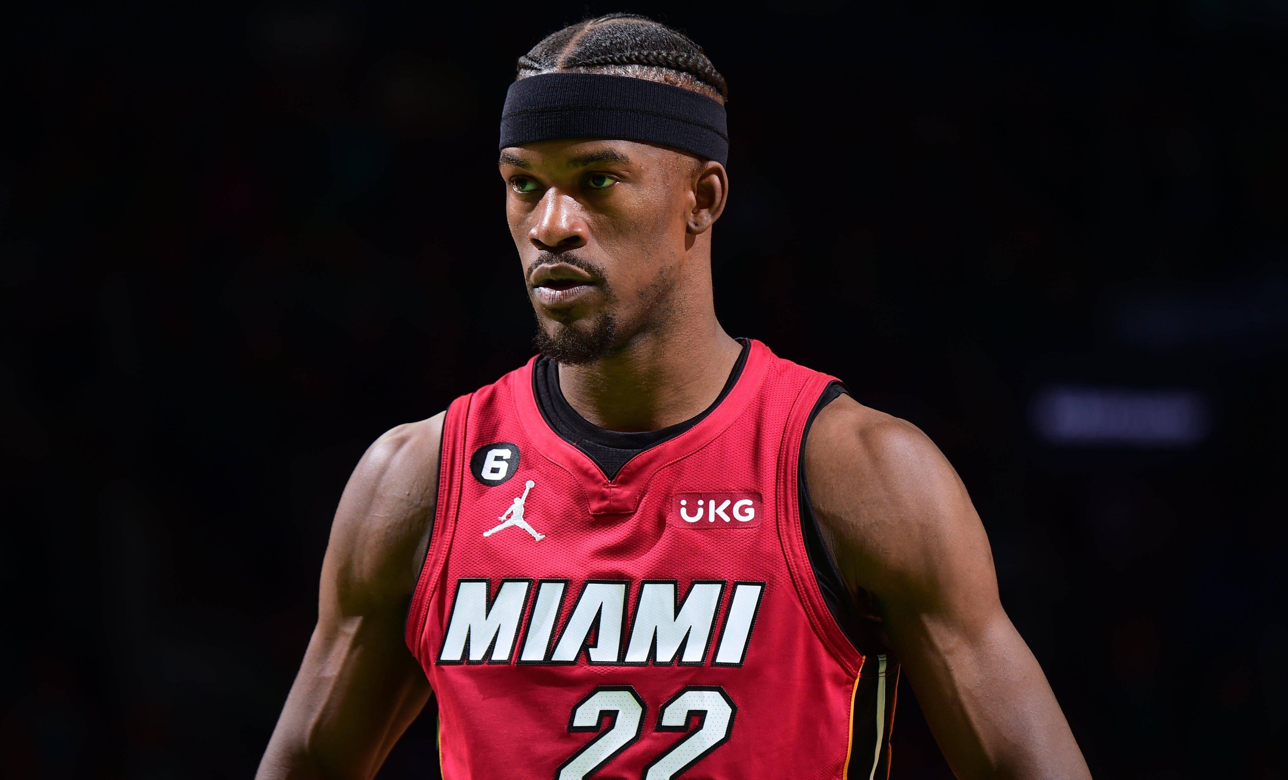 爱游戏体育-巴特勒在独行侠比赛中锐不可当，险胜引发热议！-爱游戏体育