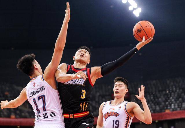 爱游戏-塔图姆与70激战IG分钟，出色发挥胜负难料！，德罗巴焦点对战比赛高潮迭起的简单介绍-爱游戏