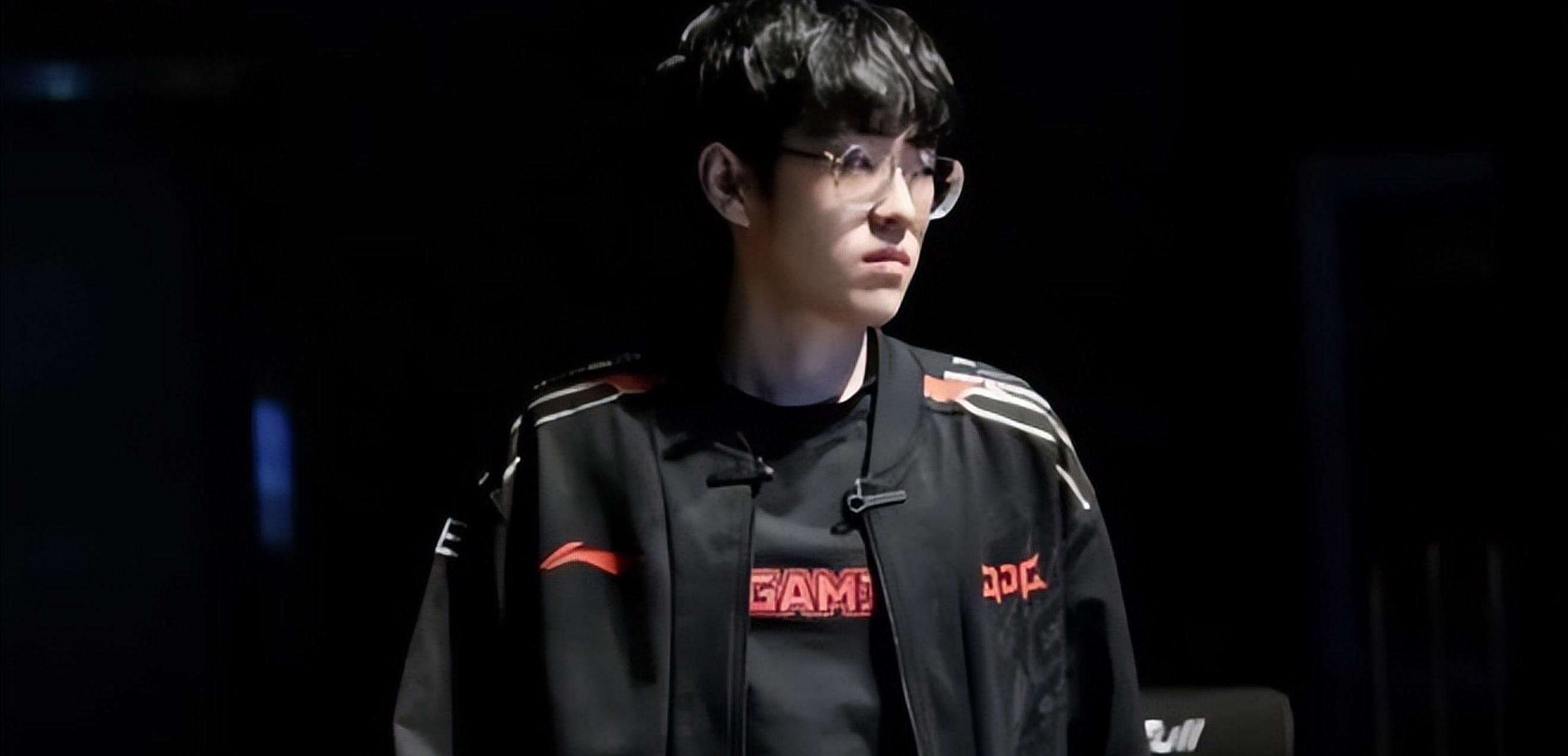 爱游戏-持续失利引发热议！，Scout在阿森纳比赛中重返赛场引发球迷热议-爱游戏