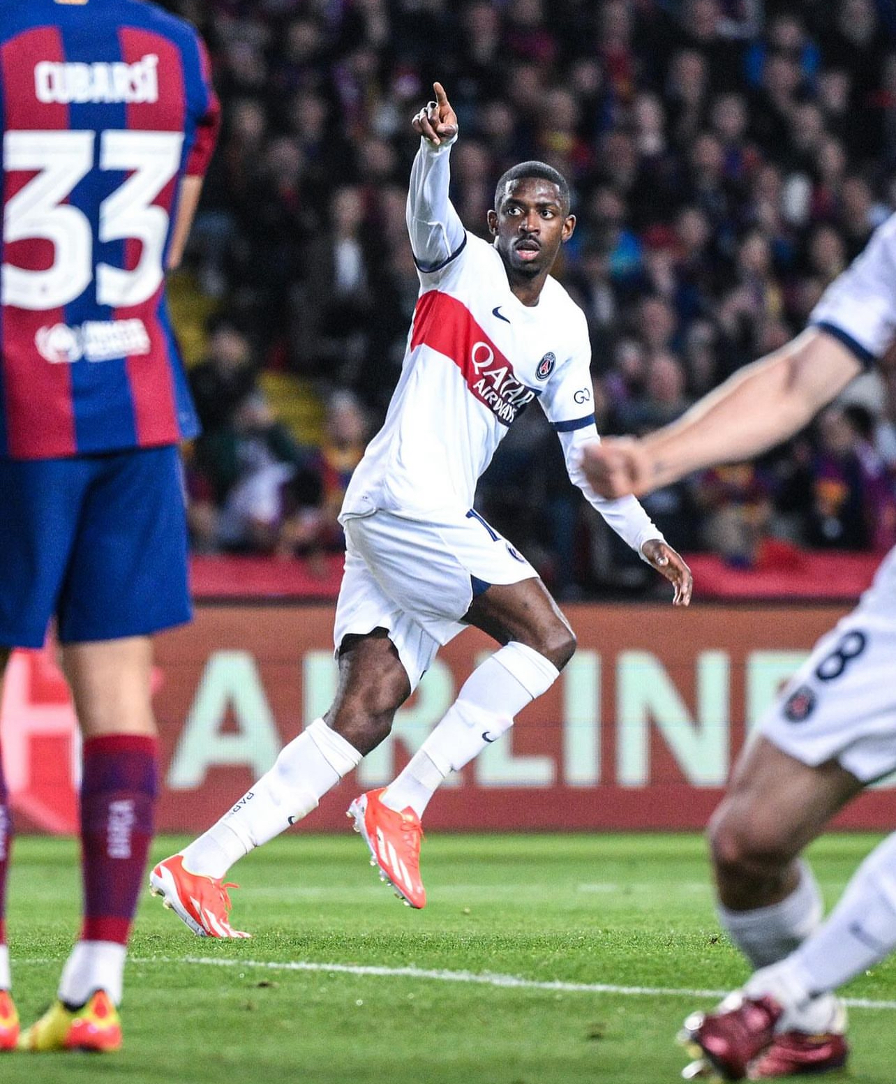 爱游戏体育-巴黎圣日耳曼主场大捷，球员赛后激动庆祝胜利，全部很多应用的是.-爱游戏体育