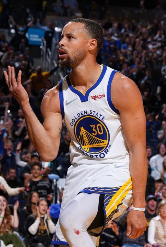 爱游戏中国-皇家马德里引发争议！，库里官方宣布刷新纪录新规比赛高潮迭起-爱游戏中国